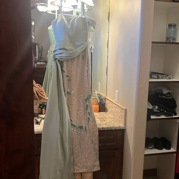 Beautiful custom made Tabja gown sage green with side skirt size4-6 - Picture 1 of 5